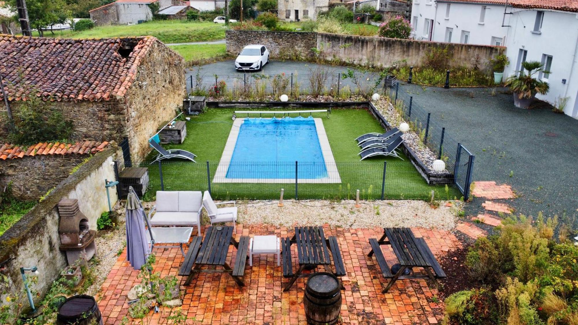 Domaine Des 5 Roses - Rose Rouge Daire La Guierche Dış mekan fotoğraf