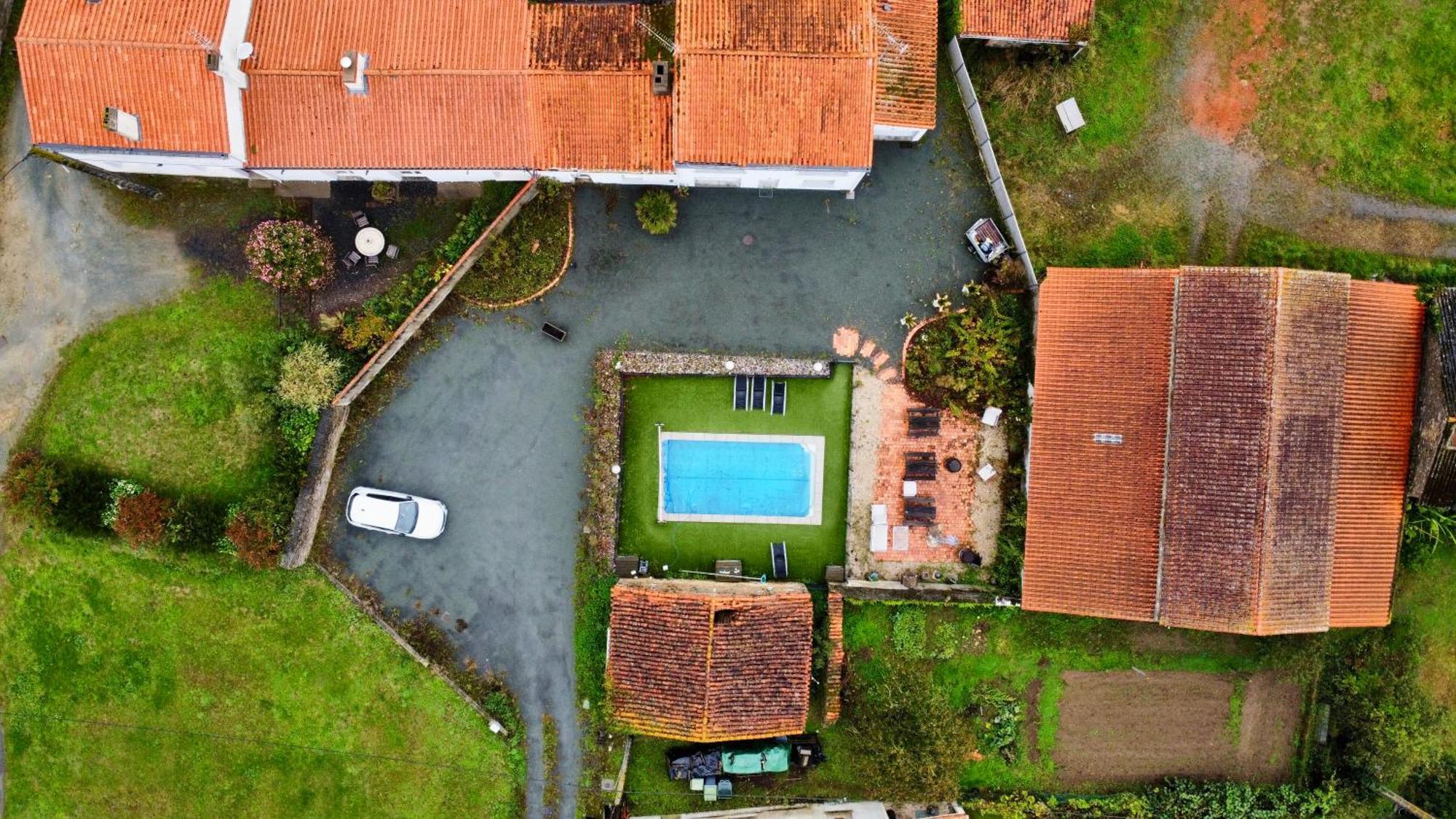 Domaine Des 5 Roses - Rose Rouge Daire La Guierche Dış mekan fotoğraf